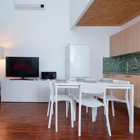 White And Brown Exclusive Loft With Terrace - Free Parking - M2 Station Lägenhet Milano Exteriör bild