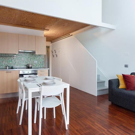 White And Brown Exclusive Loft With Terrace - Free Parking - M2 Station Lägenhet Milano Exteriör bild