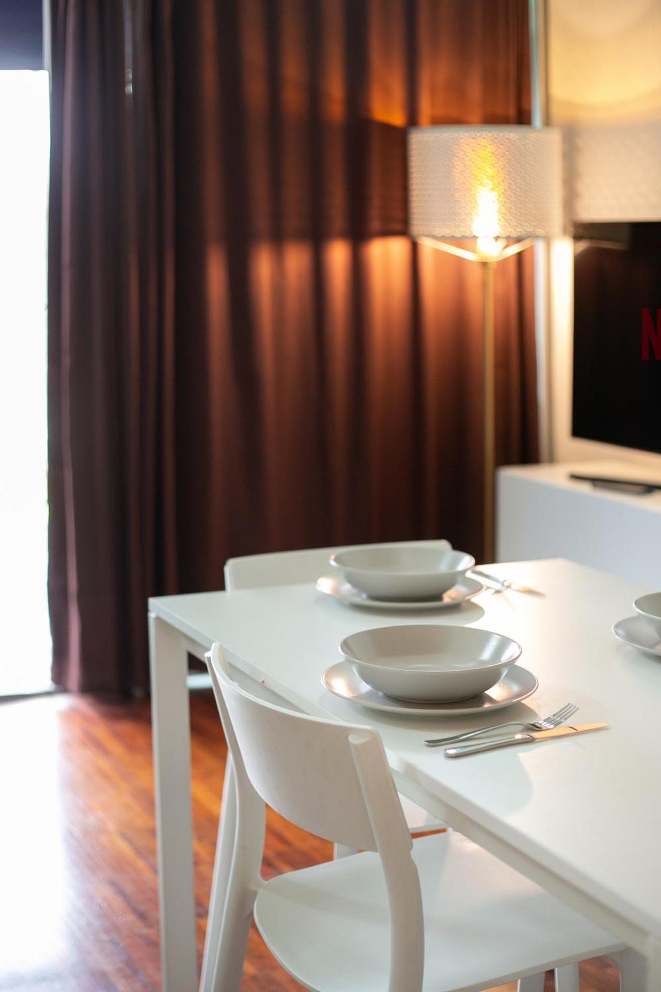 White And Brown Exclusive Loft With Terrace - Free Parking - M2 Station Lägenhet Milano Exteriör bild